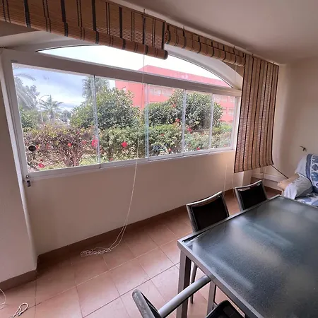Precioso Bajo Con Jardin En Paraiso De